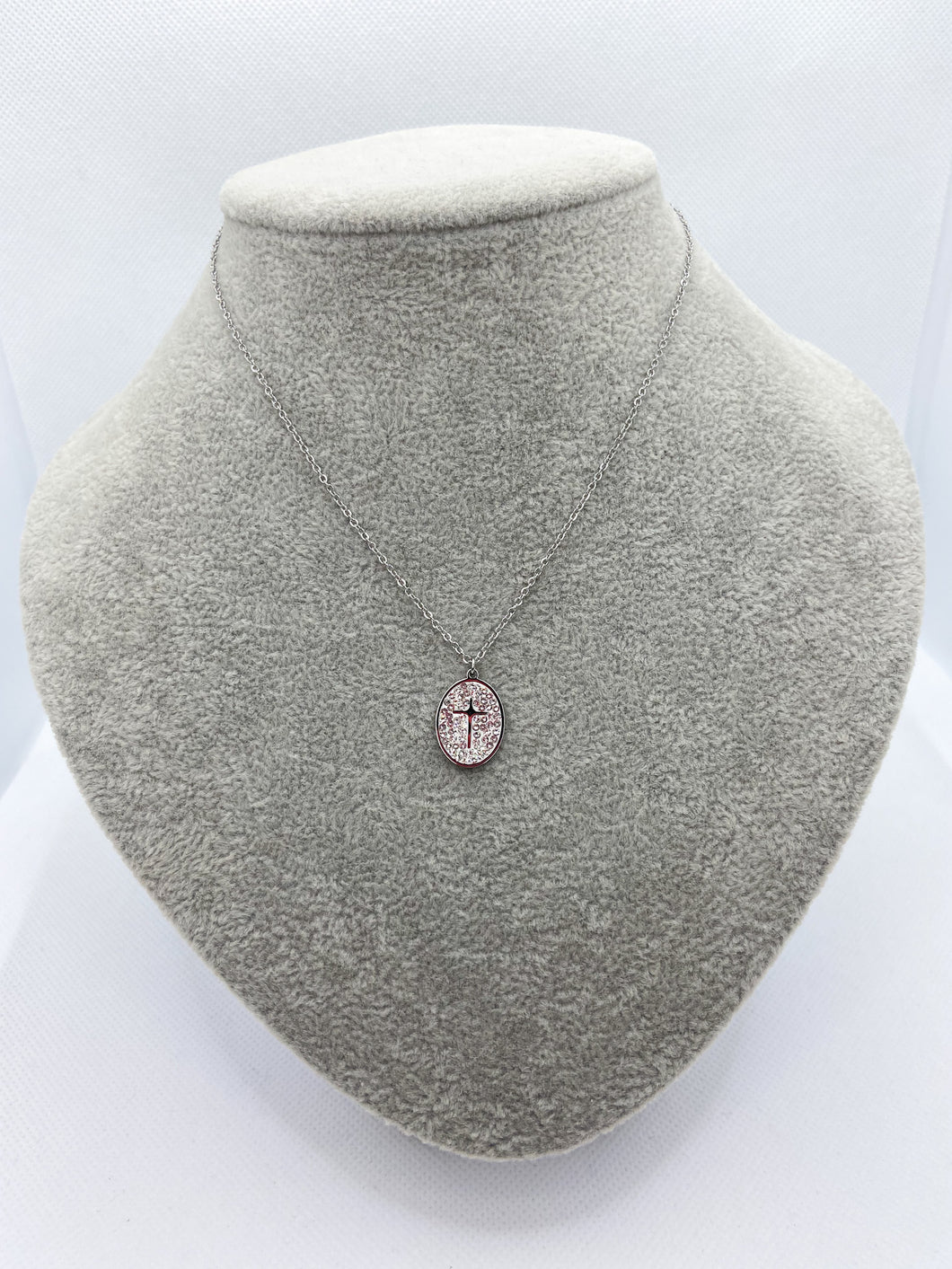 Collier médaillon avec croix